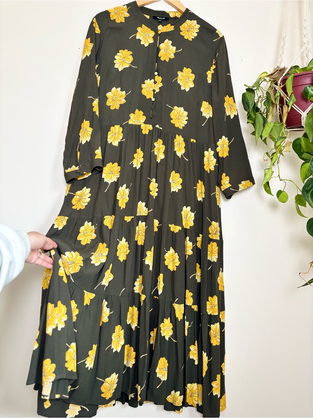 Madewell Button-Front Tier Dress in Fall
Flowers - Picture 4 of 9
